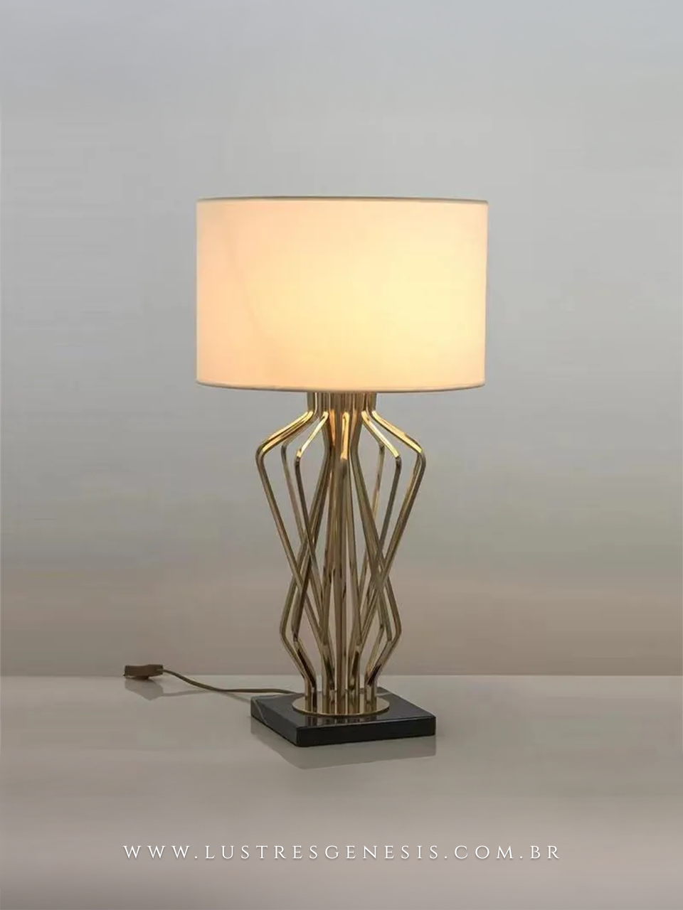 Abajur de Metal Dourado Piamonte